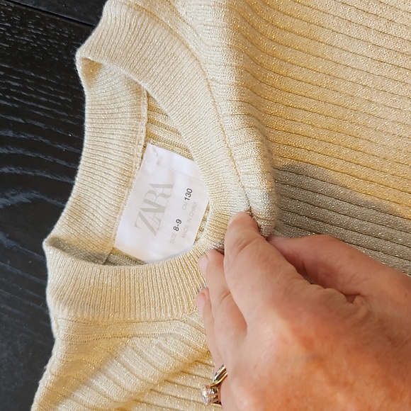 *As new* 8-9yrs ZARA gold knit jumper, very stretchy, would fit younger/older - Picture 3 of 7